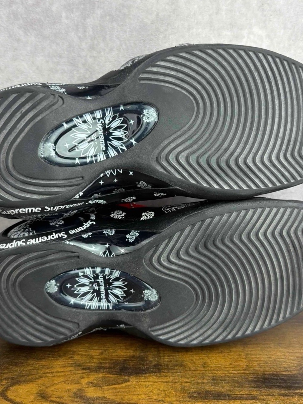 Nike Air Zoom Flight 95 SP x Supreme Black White Paisley Size 12 DJ8604-001 Rare - Picture 8 of 9
